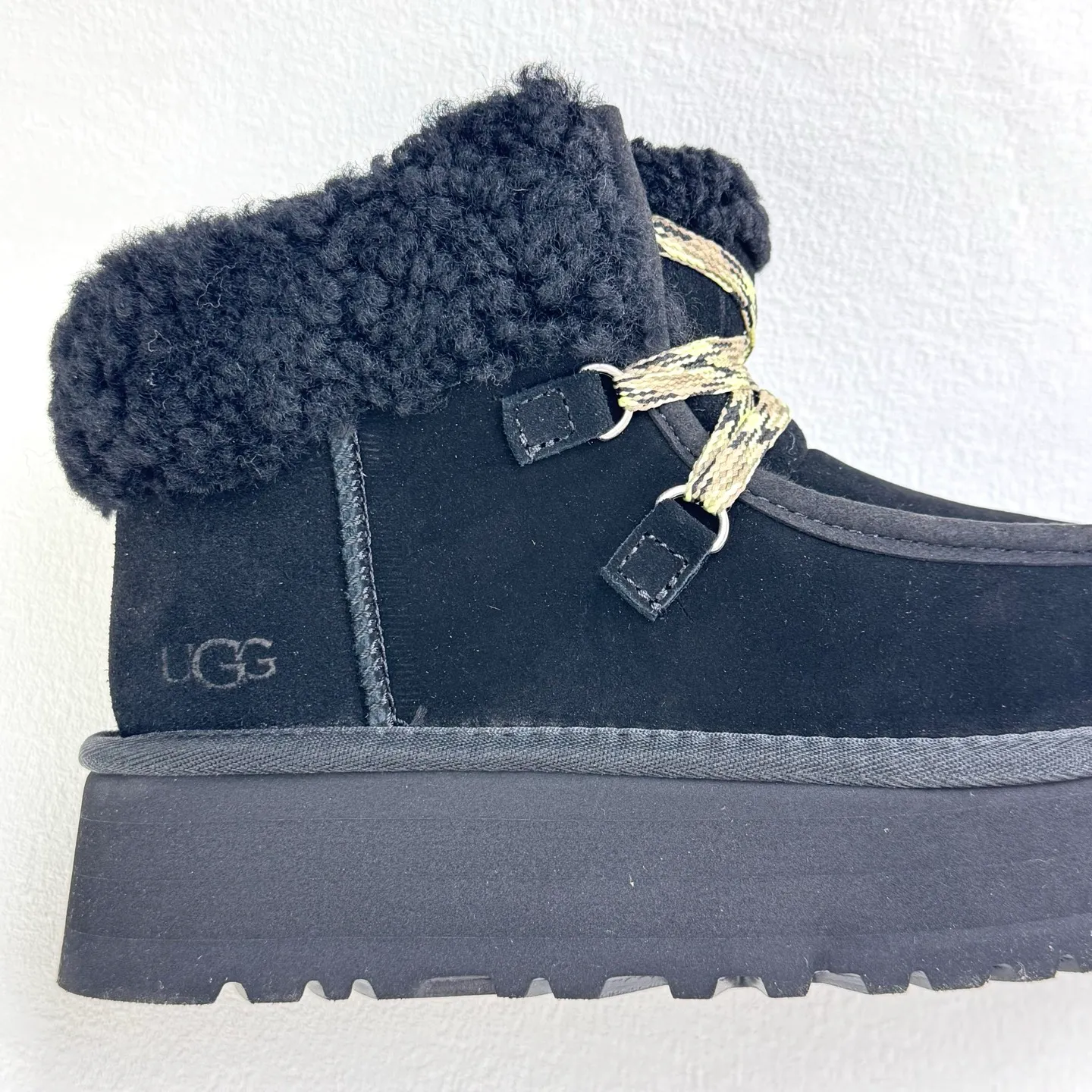 Self-pickup 💰560 Ugg Fukala lace-up boots 3954 The official website's main recommendation. A must-have for Maillard in autumn and winter. Every color matches well. The shape is super positive. The soles are increased by 3.8cm. Perfectly modifying the leg shape. Simple and elegant style. Must be arranged! size：35-40